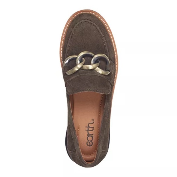 NWOB EARTH Dark Brown Suede Loafer with Gold Chain Detail - Picture 4 of 9